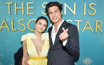 Звезды «Ривердейла» Камила Мендес и Чарльз Мелтон снова вместе