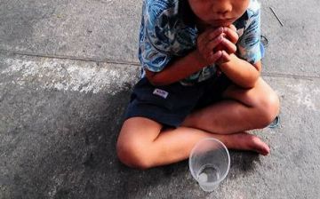 В Андижане мать избивала ребенка и заставляла попрошайничать 