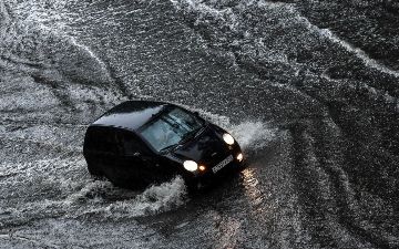 Москву затопило: на столицу России обрушился сильнейший ливень 