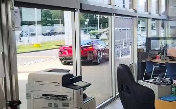 Мужчина угнал новый Chevrolet Corvette прямо из салона во время презентации