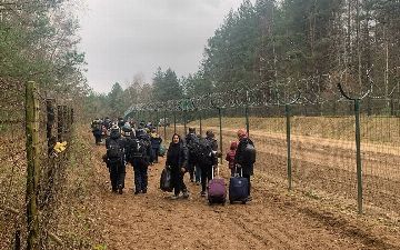 Белоруские военные силой перебросили сотни мигрантов на границу с Литвой