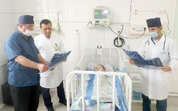 В Минздраве рассказали, в каком состоянии находится ребенок, упавший с эскалатора в Навои