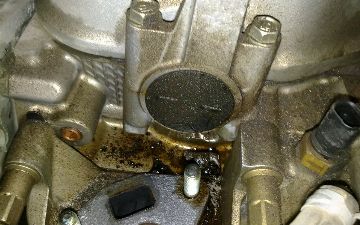 Что делать, если двигатель начал «потеть» маслом