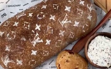 В одном из кафе России начали выпускать хлеб Louis Vuitton — видео