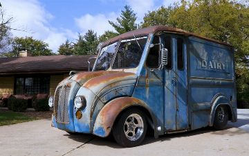 Под капотом ржавого молоковоза уместили мотор, мощнее Lamborghini