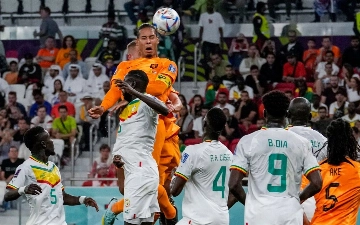 Нидерланды вырвали победу в битве с Сенегалом — видео