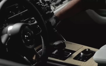 Mazda показала интерьер кроссовера CX-90