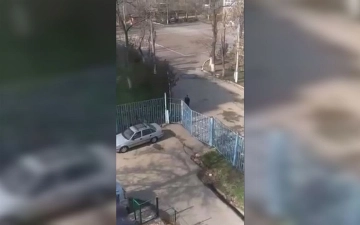 ГУВД Ташкента прокомментировало нашумевшее видео с парнем, схватившим школьника за руку