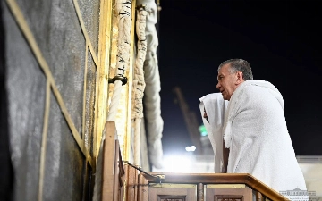 Президент совершил малый хадж в Мекке (фото, видео)