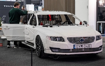 В сети показали Volvo V70, собранный из 350 тысяч кубиков Lego