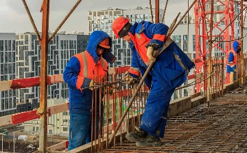 Компенсации, бесплатные услуги и колл-центр: как в Узбекистане будут помогать трудовым мигрантам