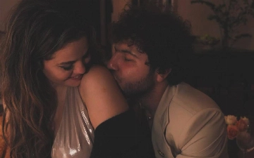 «Счастливее, чем с кем-либо»: появились подробности романа Селены Гомес и Бенни Бланко