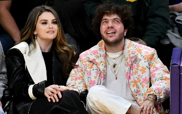 После новости о беременности Хейли Бибер: Селена Гомес поделилась очередными фото со своим бойфрендом