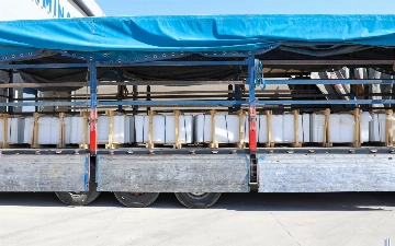 Афганистан направил в Узбекистан свыше 10 грузовиков с белым мрамором