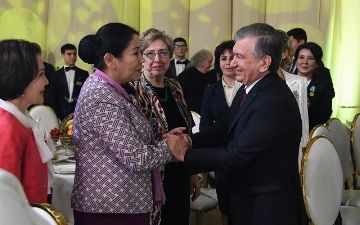 Президент наградил медицинских работников в честь 8 марта