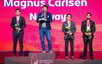 Магнус Карлсен выиграл чемпионат мира по блицу, одолев Нодирбека Абдусатторова в финале