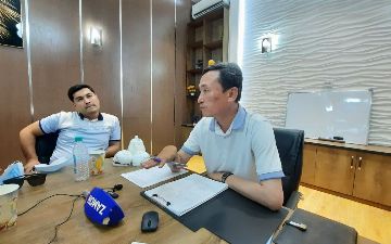 Пресс-секретарь Яккабагского хокимията отобрал у местного блогера телефон, чтобы удалить оттуда видео 