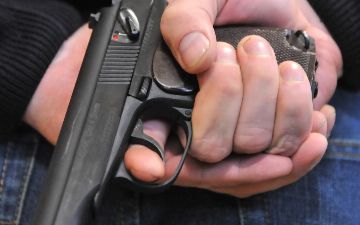 В Намангане трое мужчин напали на таджикистанца с игрушечным пистолетом и обокрали