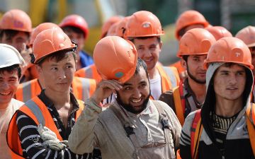 Названо число узбекистанцев, уехавших работать в Россию с начала года