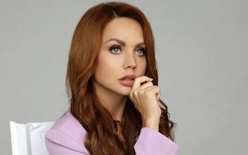 Поклонники МакSим вышли на улицу и спели песни певицы, чтобы поддержать ее - видео