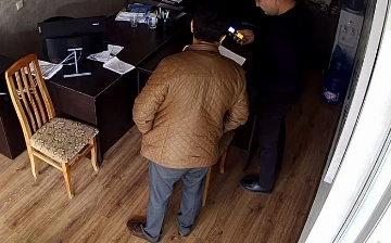 В Ташкенте депутат обматерил председателя махалли, отказавшегося ставить печать по срубке деревьев — видео