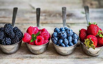 Названы две ягоды, которые помогут укрепить иммунитет в осенний период