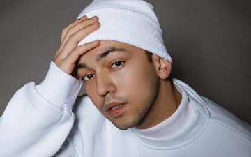 Озод Хурамов опубликовал фото с предполагаемой избранницей