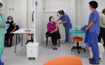 Всего в мире было использовано больше 8 миллиардов вакцин от коронавируса. Узнайте, какие страны лидируют