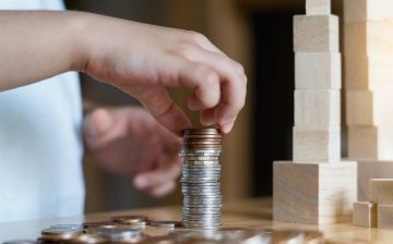 Школьников начнут обучать финансовой грамотности