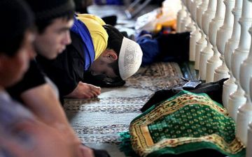 В Гиждуване заведующая управлением народного образования угрожала директорам и призывала вернуть детей из мечетей