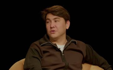 Азамат Мусагалиев признался, что его семья не понимает юмор популярного шоу КВН