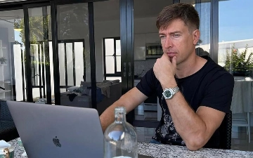 Против тренера-пикапера Алекса Лесли возбудили уголовное дело о склонении к изнасилованию