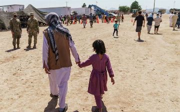 Афганские беженцы, эвакуированные на базу в США, напали на американскую военнослужащую