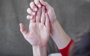 О чем говорят постоянно холодные руки?