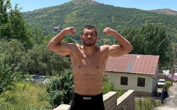 Вслед за Bentley: Махмуд Мурадов показал купленный им шикарный Rolls Royce – фото