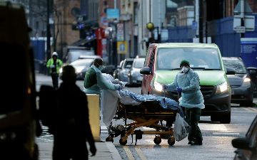 В Великобритании было выявлено 10 тысяч заражений штаммом омикрон – он доминирует в стране