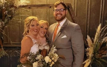 Популярные сиамские близнецы Эбби и Бриттани Хенсел вышли замуж