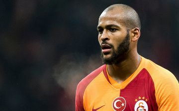 Футболист «Галатасарая» ударил одноклубника и был удален 