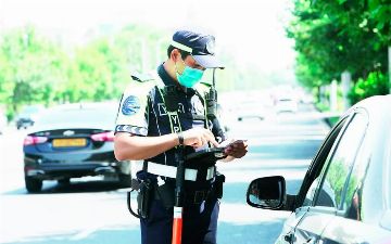 Водителям разрешат разговаривать по телефону за рулем – руки использовать нельзя