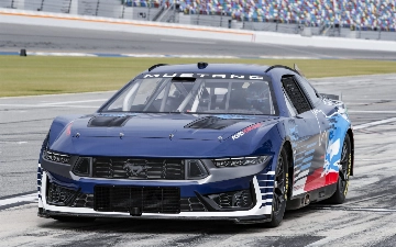 Ford презентовал новый гоночный Mustang