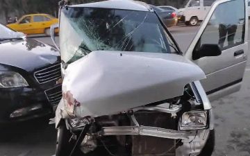 В Самарканде «Тико» потерял управление, вылетел на встречку и столкнулся с двумя машинами — видео страшного ДТП