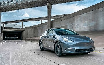 Tesla начала принимать заказы на обновленный Model Y