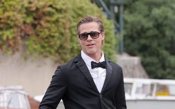  У Брэда Питта новая девушка — фото