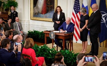 Байден подписал документ о вступлении Швеции и Финляндии в НАТО