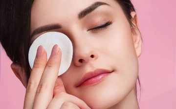 Мицеллярная вода: что это такое и как ей пользоваться