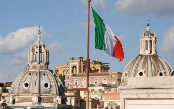 Итальянец 15 лет получал зарплату, не ходя на работу