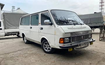 Узбекистанец продает гибрид «Волги» и «РАФа» с логотипом Bentley