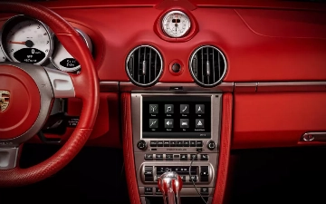 Porsche разработал современную систему мультимедиа для старых автомобилей