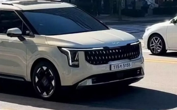 В сети появились первые живые фото обновленного Kia Carnival