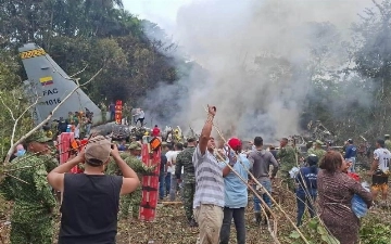 Число жертв крушения самолета ВВС Колумбии приблизилось к 70